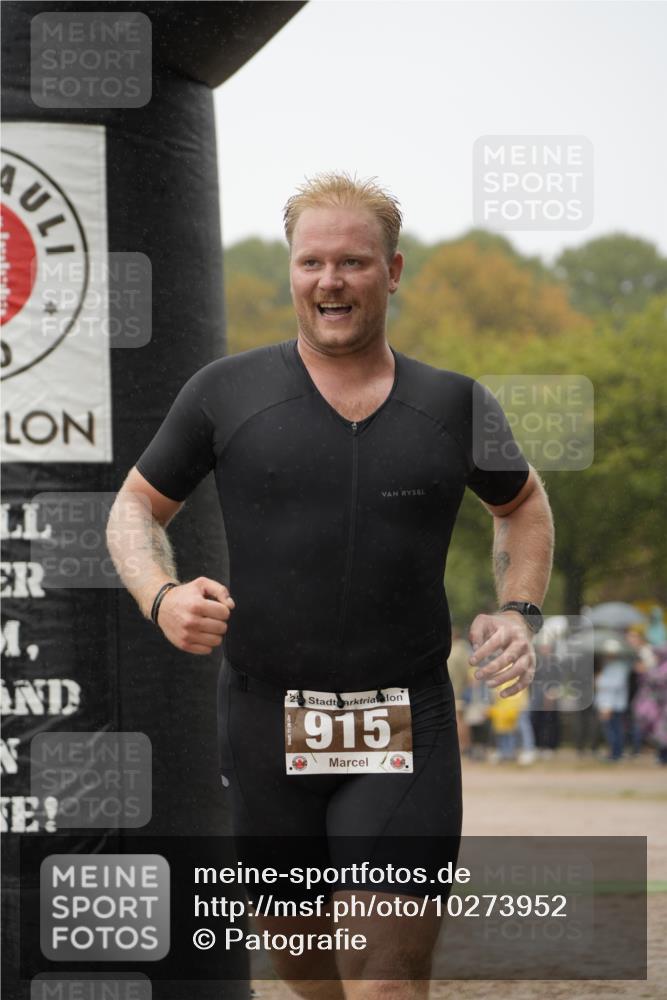 13.09.2026 - Stadtparktriathlon Patografie http://msf.ph/oto/10273952 13.09.2026 12:54:42 Ziel 915, 962 meine-sportfotos.de