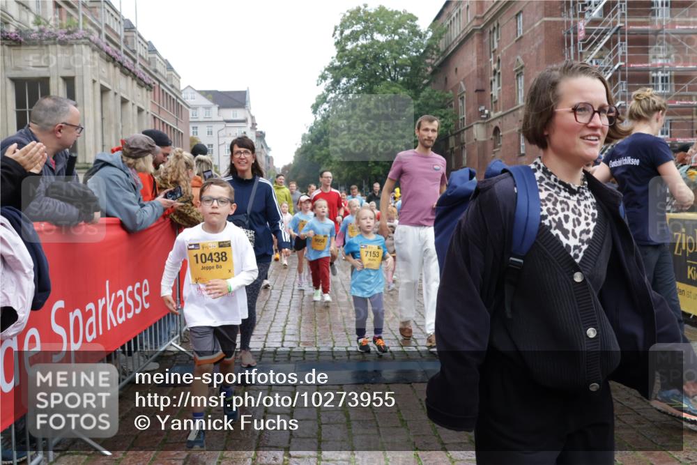 13.09.2026 - Kiel Lauf Yannick Fuchs http://msf.ph/oto/10273955 13.09.2026 08:36:31 Ziel 516, 874, 1407, 1727, 1829, 1875, 3246, 3532, 3868, 4495, 4500, 5658, 5842, 6308, 6452, 6469, 6470, 6474, 6475, 7136, 7811, 8804, 9505, 10064, 10891, 11592, 11782, 12504, 71, 119, 308, 440, 464, 465, 569, 690, 740, 832, 858, 923, 1551, 1552, 1648, 1690, 2310, 2328, 2618, 2621, 2882, 2911, 3053, 3149, 3434, 3656, 3689, 4002, 4007, 4473, 4474, 5481, 5486, 5499, 5842, 6022, 6101, 6143, 6491, 7128, 1031, 1690, 2618, 6446 meine-sportfotos.de