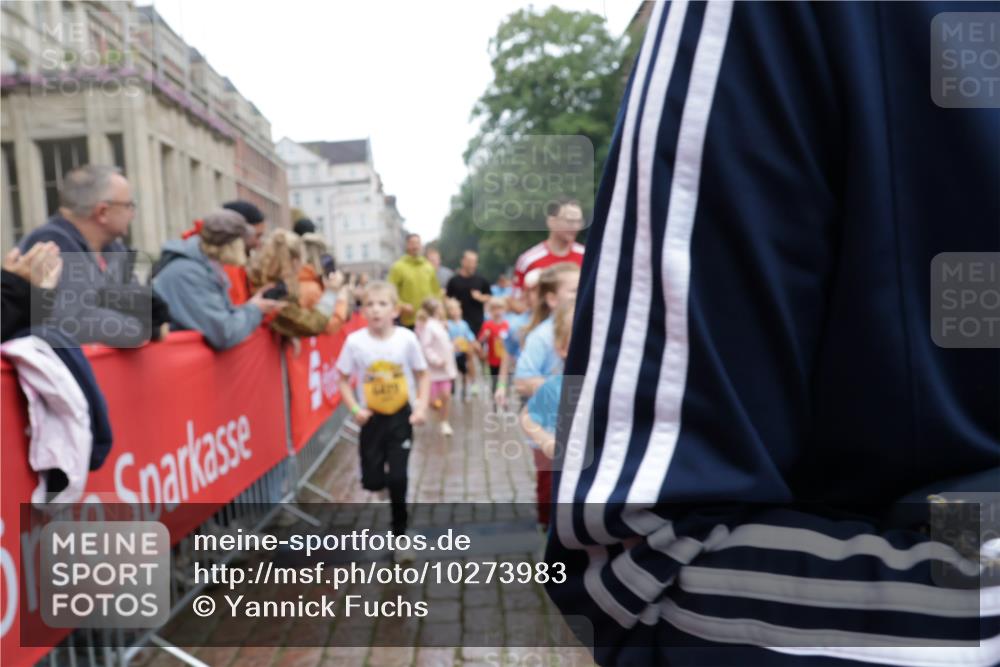 13.09.2026 - Kiel Lauf Yannick Fuchs http://msf.ph/oto/10273983 13.09.2026 08:36:33 Ziel 516, 874, 1407, 1727, 1829, 2464, 3088, 3246, 3532, 3868, 4495, 4500, 5658, 6308, 6452, 6469, 6470, 6474, 6475, 6983, 7059, 7136, 7811, 8804, 9505, 10064, 10891, 11592, 11782, 12504, 71, 308, 440, 464, 465, 569, 690, 740, 832, 858, 923, 1551, 1552, 1648, 1690, 1875, 2310, 2328, 2618, 2621, 2911, 3053, 3149, 3434, 3656, 3689, 4002, 4007, 4473, 4474, 4495, 4500, 5481, 5486, 5499, 5842, 6022, 6101, 6143, 6491, 7128, 1031, 1690, 2618, 3762, 5990, 6446 meine-sportfotos.de