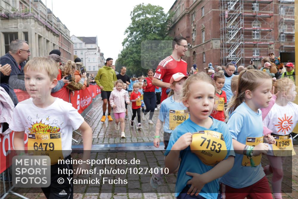 13.09.2026 - Kiel Lauf Yannick Fuchs http://msf.ph/oto/10274010 13.09.2026 08:36:34 Ziel 516, 874, 1407, 1727, 1829, 2464, 3088, 3246, 3532, 3651, 3868, 5658, 6308, 6452, 6469, 6470, 6474, 6475, 6983, 7059, 7136, 7811, 8804, 9505, 10064, 10753, 10891, 71, 308, 440, 464, 465, 569, 690, 740, 832, 858, 923, 1551, 1552, 1648, 1690, 1829, 1875, 2310, 2328, 2621, 2911, 3053, 3149, 3434, 3656, 3689, 4002, 4007, 4473, 4474, 4495, 4500, 5481, 5486, 5499, 5842, 6022, 6101, 6143, 6491, 7128, 1031, 1690, 2618, 3762, 5990, 6446 meine-sportfotos.de