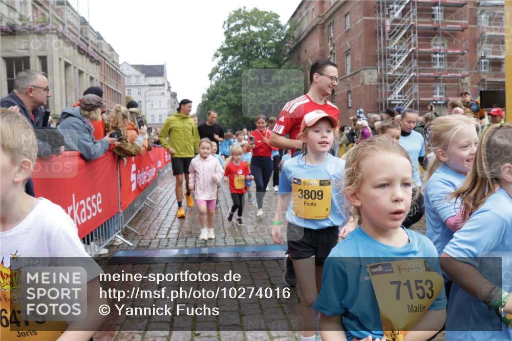 13.09.2026 - Kiel Lauf Yannick Fuchs http://msf.ph/oto/10274016 13.09.2026 08:36:34 Ziel 516, 874, 1407, 1727, 1829, 2464, 3088, 3246, 3532, 3651, 3868, 5658, 6308, 6452, 6469, 6470, 6474, 6475, 6983, 7059, 7136, 7811, 8804, 9505, 10064, 10753, 10891, 71, 308, 440, 464, 465, 569, 690, 740, 832, 858, 923, 1551, 1552, 1648, 1690, 1829, 1875, 2310, 2328, 2621, 2911, 3053, 3149, 3434, 3656, 3689, 4002, 4007, 4473, 4474, 4495, 4500, 5481, 5486, 5499, 5842, 6022, 6101, 6143, 6491, 7128, 1031, 1690, 2618, 3762, 5990, 6446 meine-sportfotos.de
