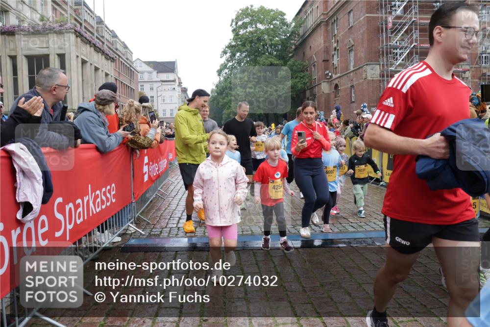 13.09.2026 - Kiel Lauf Yannick Fuchs http://msf.ph/oto/10274032 13.09.2026 08:36:35 Ziel 516, 874, 1407, 1727, 2464, 3088, 3246, 3532, 3651, 3868, 5658, 6308, 6452, 6469, 6470, 6474, 6475, 6983, 7059, 7136, 7811, 8804, 9251, 9505, 10064, 10753, 10891, 71, 308, 440, 464, 465, 569, 690, 740, 832, 858, 923, 1551, 1552, 1648, 1829, 1875, 2310, 2328, 2621, 2911, 3053, 3149, 3434, 3656, 3689, 4002, 4007, 4473, 4474, 4495, 4500, 5481, 5486, 5499, 5842, 6022, 6101, 6143, 6491, 7128, 1031, 1690, 2618, 3762, 5990, 6446 meine-sportfotos.de