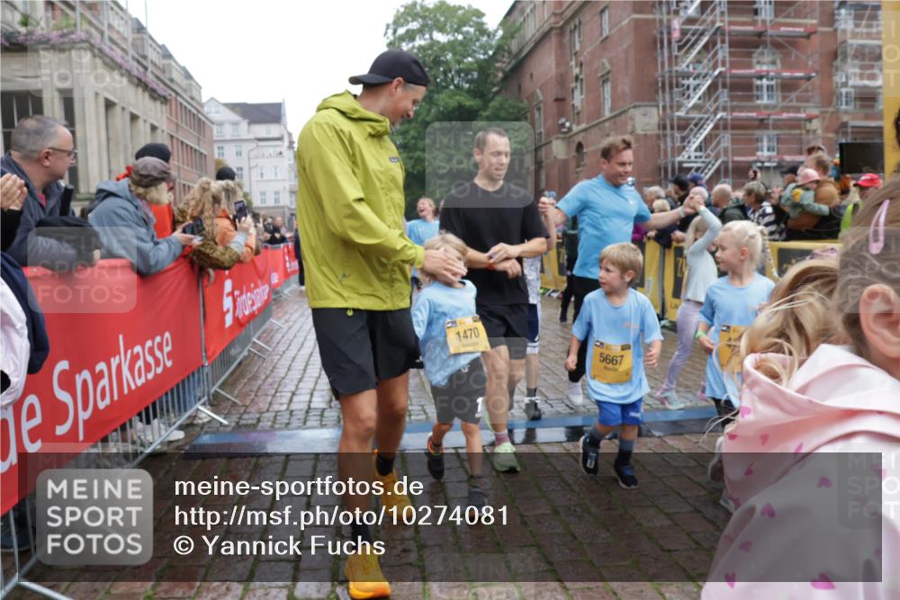13.09.2026 - Kiel Lauf Yannick Fuchs http://msf.ph/oto/10274081 13.09.2026 08:36:37 Ziel 516, 874, 1407, 1727, 2464, 3088, 3246, 3651, 3868, 6308, 6452, 6469, 6470, 6474, 6475, 6983, 7059, 7811, 8804, 8995, 9251, 9505, 10064, 10753, 10891, 11853, 71, 308, 440, 464, 465, 569, 690, 740, 832, 858, 923, 1551, 1552, 1648, 1829, 1875, 2310, 2328, 2621, 3053, 3149, 3434, 3532, 3656, 3689, 4002, 4007, 4473, 4474, 4495, 4500, 5481, 5486, 5499, 5658, 5842, 6022, 6101, 6143, 6491, 7128, 7136, 1031, 1690, 2618, 3762, 5990, 6446 meine-sportfotos.de