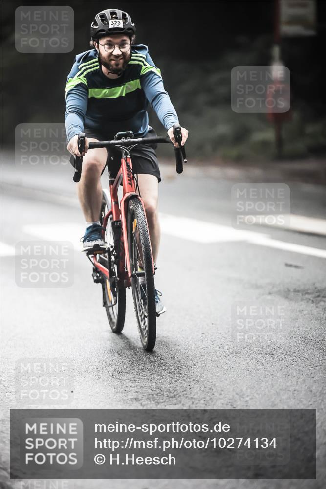 13.09.2026 - Stadtparktriathlon H.Heesch http://msf.ph/oto/10274134 13.09.2026 10:28:49 Radfahren 323, 385, 433 meine-sportfotos.de