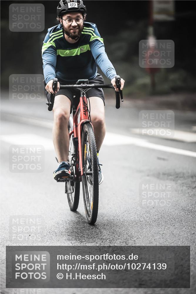 13.09.2026 - Stadtparktriathlon H.Heesch http://msf.ph/oto/10274139 13.09.2026 10:28:49 Radfahren 323, 385, 433 meine-sportfotos.de