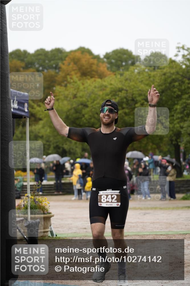 13.09.2026 - Stadtparktriathlon Patografie http://msf.ph/oto/10274142 13.09.2026 12:57:43 Ziel 842, 970 meine-sportfotos.de