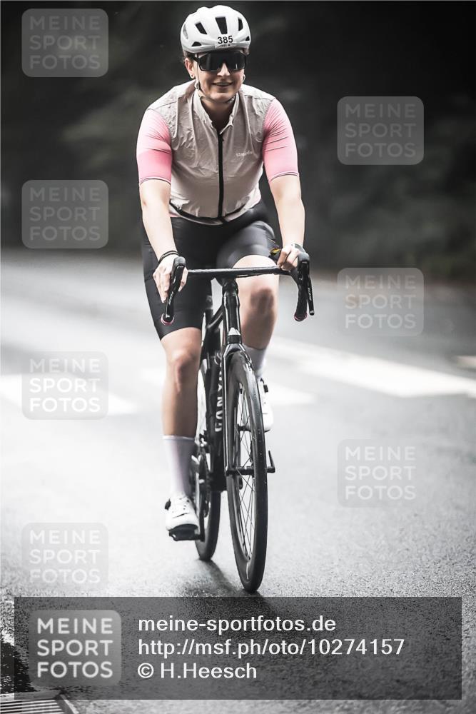 13.09.2026 - Stadtparktriathlon H.Heesch http://msf.ph/oto/10274157 13.09.2026 10:28:51 Radfahren 323, 385, 433 meine-sportfotos.de