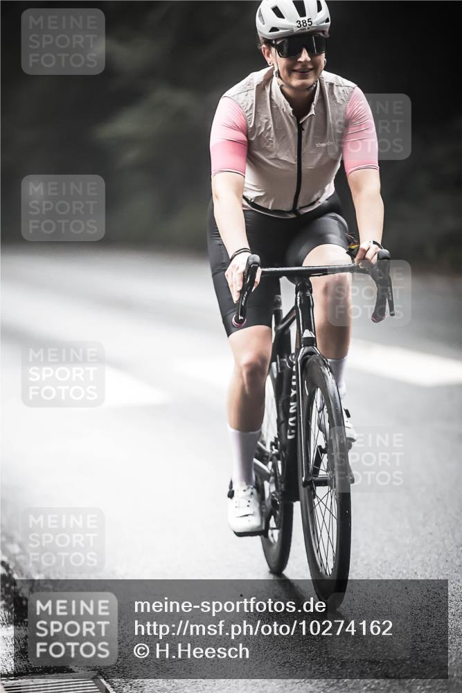 13.09.2026 - Stadtparktriathlon H.Heesch http://msf.ph/oto/10274162 13.09.2026 10:28:51 Radfahren 323, 385, 433 meine-sportfotos.de