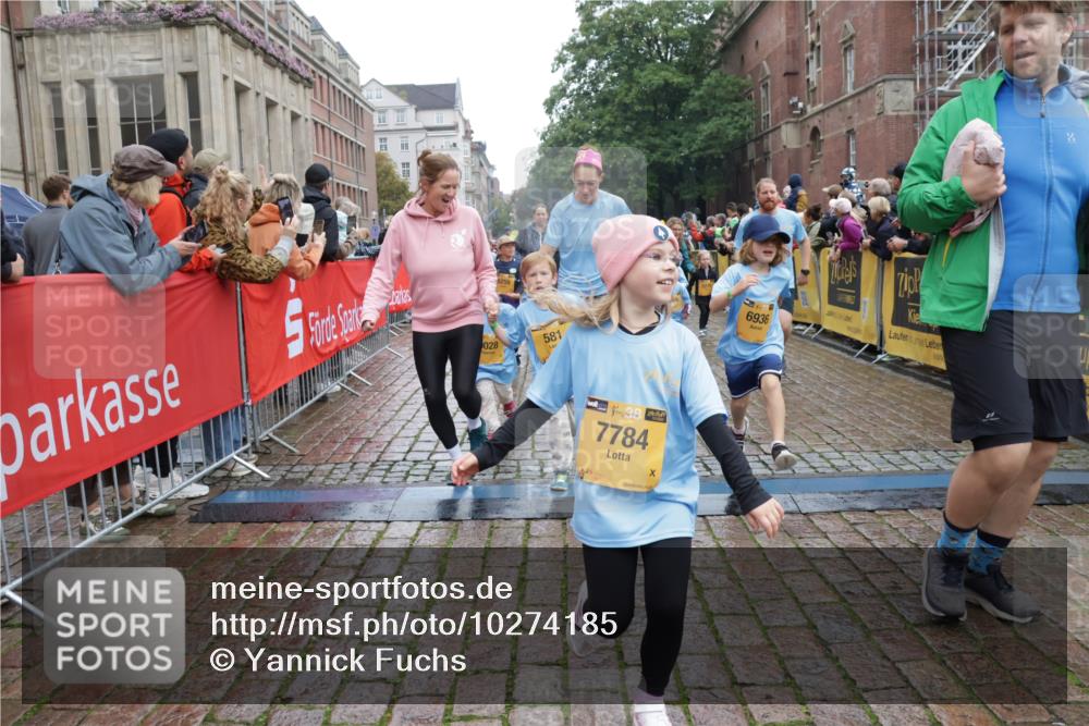 13.09.2026 - Kiel Lauf Yannick Fuchs http://msf.ph/oto/10274185 13.09.2026 08:36:44 Ziel 1031, 1128, 1470, 1808, 2464, 3088, 3098, 3651, 3809, 3887, 4697, 5667, 6479, 6983, 7059, 7153, 7633, 8771, 8804, 8995, 9251, 9591, 9958, 10438, 10753, 10891, 11853, 11935, 11945, 71, 308, 464, 465, 516, 569, 740, 858, 874, 923, 1407, 1551, 1552, 1648, 1727, 1829, 1875, 2310, 2328, 3149, 3246, 3434, 3532, 3656, 3689, 3868, 4002, 4007, 4473, 4474, 4495, 4500, 5481, 5486, 5499, 5658, 5842, 6022, 6101, 6143, 6308, 6452, 6469, 6470, 6474, 6475, 6491, 7128, 7136 meine-sportfotos.de
