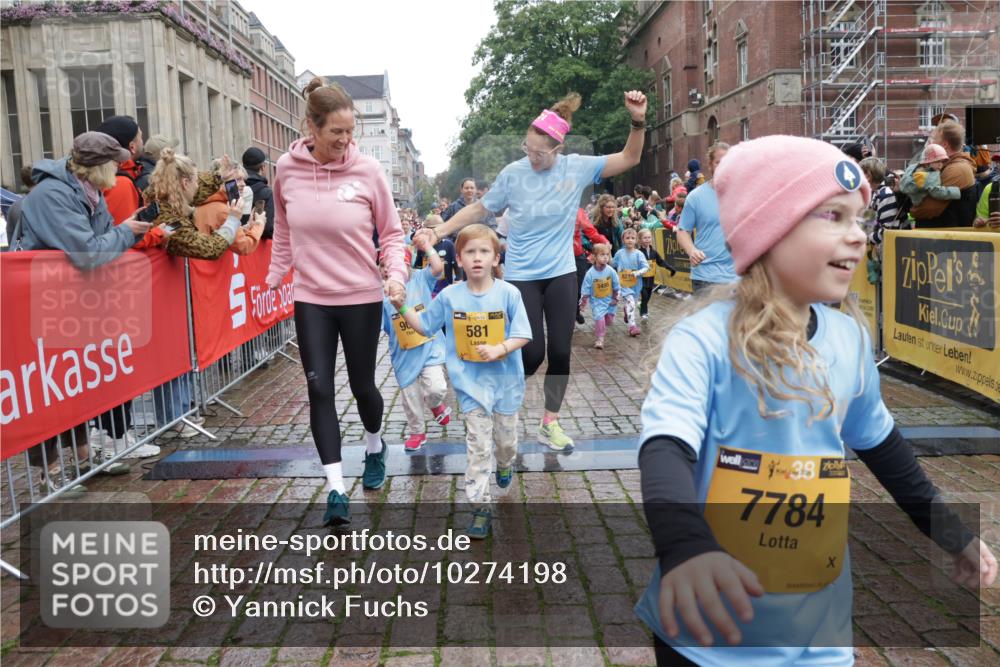 13.09.2026 - Kiel Lauf Yannick Fuchs http://msf.ph/oto/10274198 13.09.2026 08:36:44 Ziel 1031, 1128, 1470, 1808, 2464, 3088, 3098, 3651, 3809, 3887, 4697, 5667, 6479, 6983, 7059, 7153, 7633, 8771, 8804, 8995, 9251, 9591, 9958, 10438, 10753, 10891, 11853, 11935, 11945, 71, 308, 464, 465, 516, 569, 740, 858, 874, 923, 1407, 1551, 1552, 1648, 1727, 1829, 1875, 2310, 2328, 3149, 3246, 3434, 3532, 3656, 3689, 3868, 4002, 4007, 4473, 4474, 4495, 4500, 5481, 5486, 5499, 5658, 5842, 6022, 6101, 6143, 6308, 6452, 6469, 6470, 6474, 6475, 6491, 7128, 7136 meine-sportfotos.de