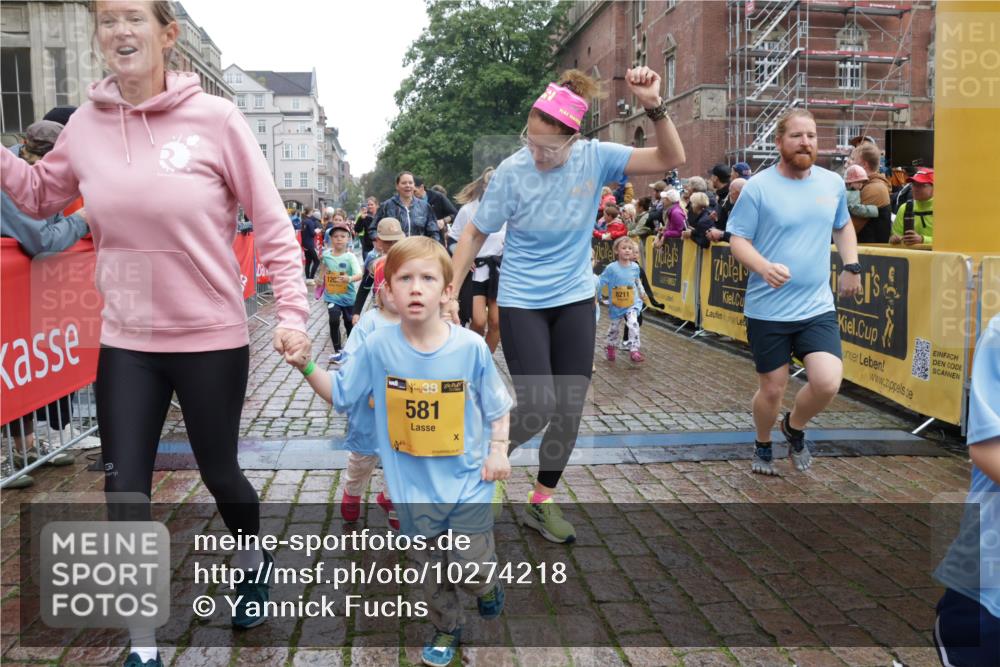 13.09.2026 - Kiel Lauf Yannick Fuchs http://msf.ph/oto/10274218 13.09.2026 08:36:45 Ziel 1031, 1128, 1470, 1808, 2464, 3088, 3098, 3651, 3809, 3887, 4697, 5667, 6357, 6479, 6813, 6983, 7059, 7153, 7633, 8771, 8995, 9251, 9591, 9958, 10438, 10753, 11853, 11935, 11945, 71, 308, 464, 465, 516, 569, 740, 858, 874, 923, 1407, 1551, 1648, 1727, 1829, 1875, 2310, 2328, 3149, 3246, 3434, 3532, 3656, 3689, 3868, 4002, 4007, 4473, 4474, 4495, 4500, 5481, 5486, 5499, 5658, 5842, 6022, 6101, 6143, 6308, 6452, 6469, 6470, 6474, 6475, 6491, 7128, 7136 meine-sportfotos.de