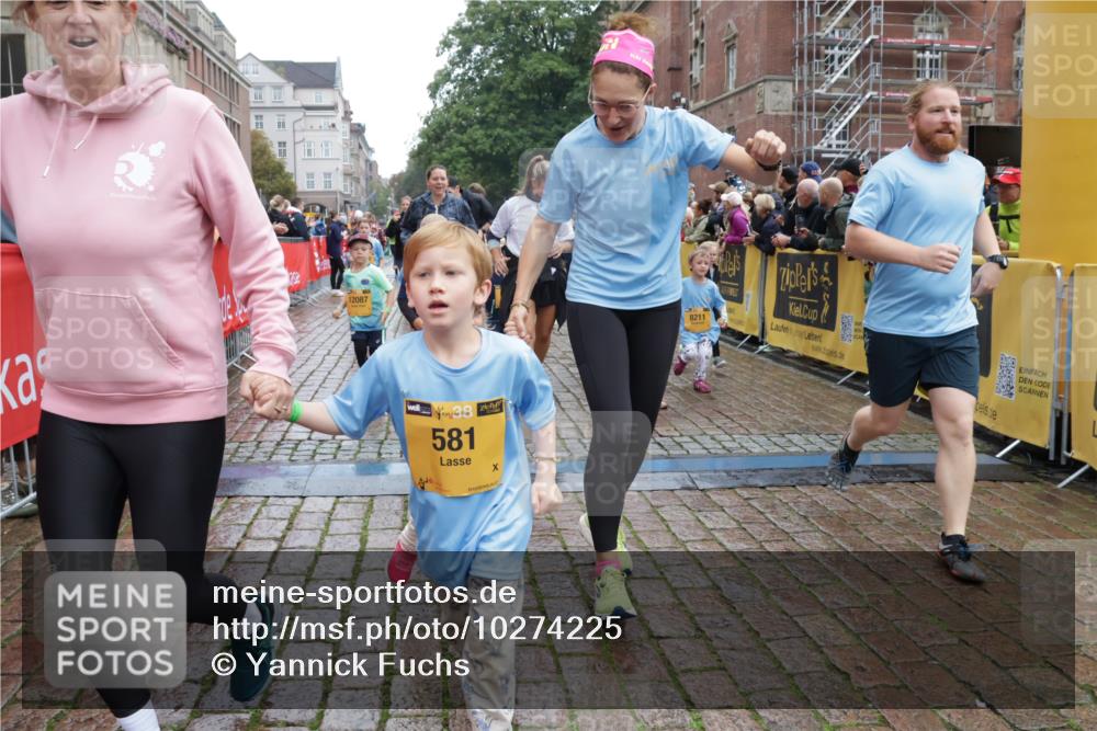 13.09.2026 - Kiel Lauf Yannick Fuchs http://msf.ph/oto/10274225 13.09.2026 08:36:45 Ziel 1031, 1128, 1470, 1808, 2464, 3088, 3098, 3651, 3809, 3887, 4697, 5667, 6357, 6479, 6813, 6983, 7059, 7153, 7633, 8771, 8995, 9251, 9591, 9958, 10438, 10753, 11853, 11935, 11945, 71, 308, 464, 465, 516, 569, 740, 858, 874, 923, 1407, 1551, 1648, 1727, 1829, 1875, 2310, 2328, 3149, 3246, 3434, 3532, 3656, 3689, 3868, 4002, 4007, 4473, 4474, 4495, 4500, 5481, 5486, 5499, 5658, 5842, 6022, 6101, 6143, 6308, 6452, 6469, 6470, 6474, 6475, 6491, 7128, 7136 meine-sportfotos.de