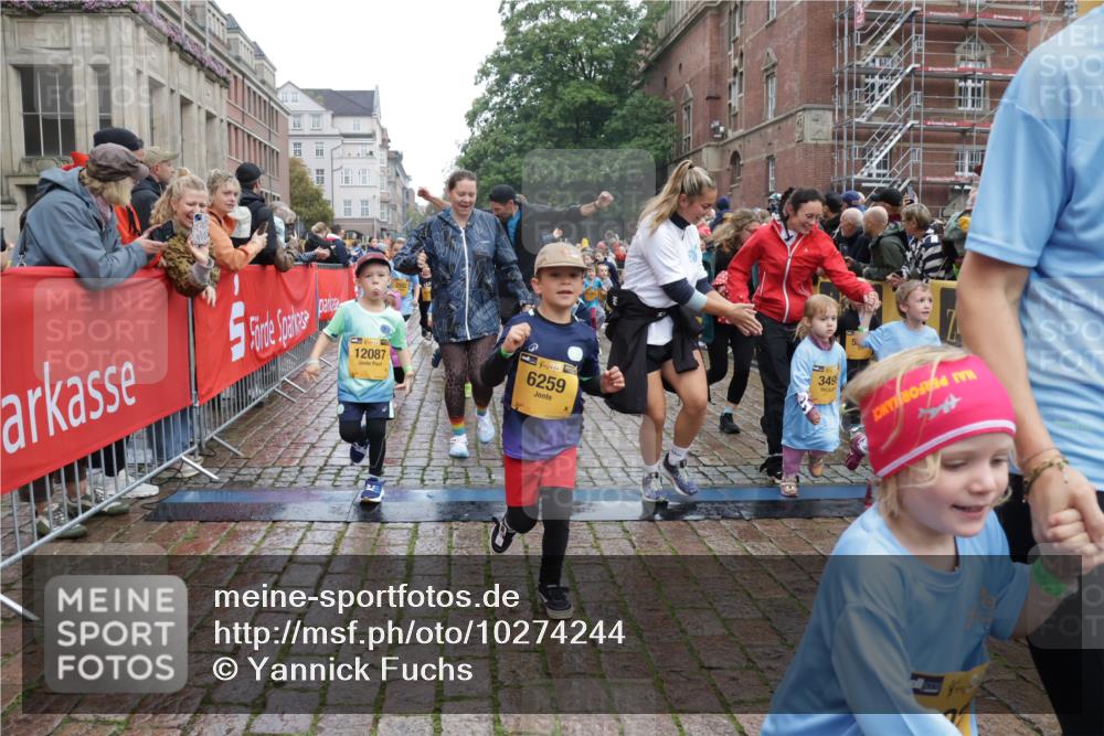 13.09.2026 - Kiel Lauf Yannick Fuchs http://msf.ph/oto/10274244 13.09.2026 08:36:46 Ziel 1031, 1128, 1470, 1808, 2464, 2581, 3088, 3098, 3651, 3809, 3887, 4697, 5667, 6145, 6357, 6479, 6813, 6983, 7059, 7153, 7633, 8662, 8771, 8995, 9251, 9591, 9958, 10438, 10753, 11853, 11935, 11945, 71, 308, 464, 465, 516, 569, 740, 858, 874, 923, 1407, 1648, 1727, 1829, 1875, 2310, 2328, 3149, 3246, 3434, 3532, 3656, 3689, 3868, 4002, 4007, 4473, 4474, 4495, 4500, 5481, 5486, 5499, 5658, 5842, 6022, 6101, 6143, 6308, 6452, 6469, 6470, 6474, 6475, 6491, 7128, 7136 meine-sportfotos.de