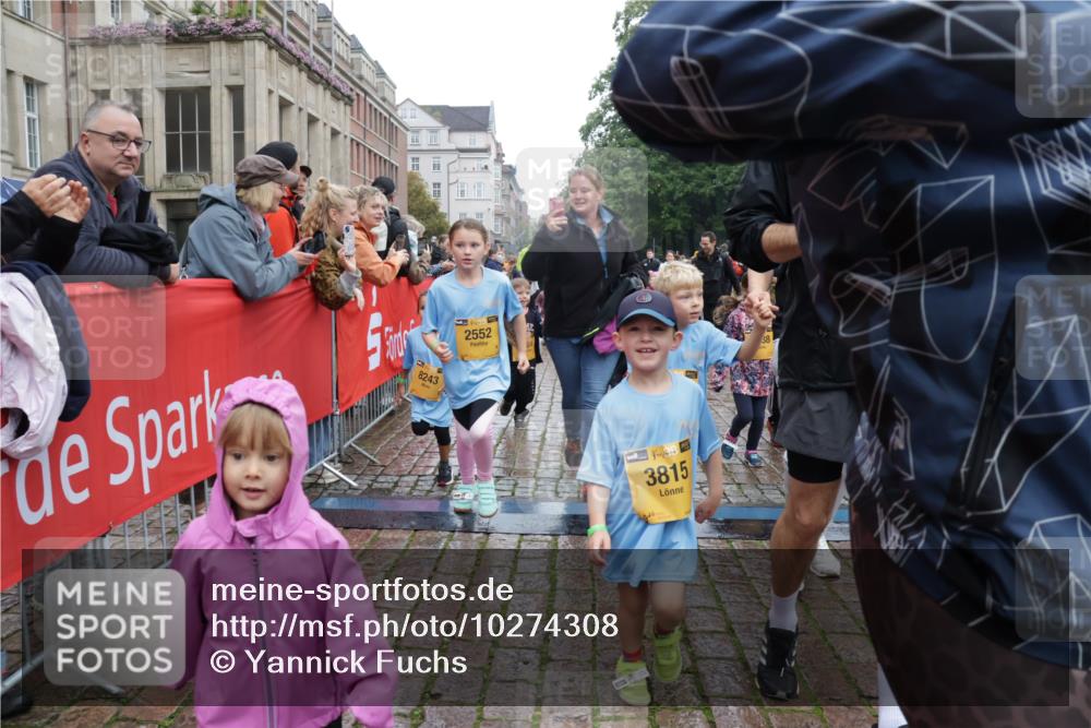 13.09.2026 - Kiel Lauf Yannick Fuchs http://msf.ph/oto/10274308 13.09.2026 08:36:49 Ziel 1031, 1128, 1470, 1808, 2581, 3098, 3651, 3809, 3887, 4697, 5667, 6145, 6357, 6479, 6813, 7153, 7633, 8662, 8771, 8995, 9251, 9591, 9762, 9958, 10438, 10753, 11853, 11935, 11945, 12317, 71, 308, 464, 465, 516, 569, 858, 874, 923, 1407, 1648, 1727, 1829, 1875, 2310, 2328, 2464, 3088, 3246, 3434, 3532, 3651, 3656, 3689, 3868, 4002, 4473, 4495, 4500, 5481, 5486, 5499, 5658, 5842, 6101, 6143, 6308, 6452, 6469, 6470, 6474, 6475, 6491, 6983, 7059, 7128, 7136, 71, 4002 meine-sportfotos.de