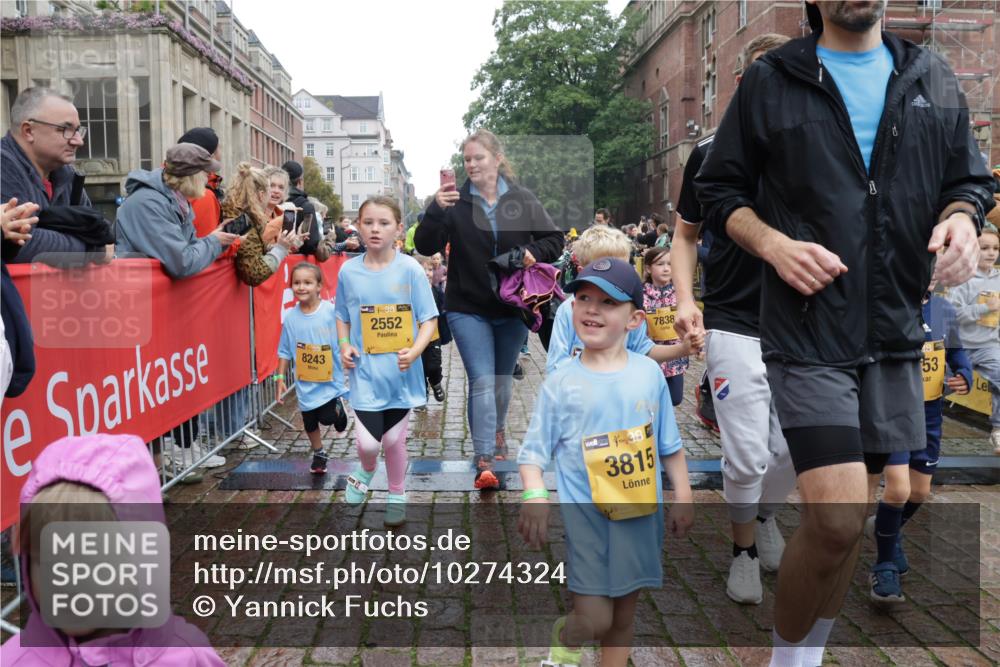 13.09.2026 - Kiel Lauf Yannick Fuchs http://msf.ph/oto/10274324 13.09.2026 08:36:49 Ziel 1031, 1128, 1470, 1808, 2581, 3098, 3651, 3809, 3887, 4697, 5667, 6145, 6357, 6479, 6813, 7153, 7633, 8662, 8771, 8995, 9251, 9591, 9762, 9958, 10438, 10753, 11853, 11935, 11945, 12317, 71, 308, 464, 465, 516, 569, 858, 874, 923, 1407, 1648, 1727, 1829, 1875, 2310, 2328, 2464, 3088, 3246, 3434, 3532, 3651, 3656, 3689, 3868, 4002, 4473, 4495, 4500, 5481, 5486, 5499, 5658, 5842, 6101, 6143, 6308, 6452, 6469, 6470, 6474, 6475, 6491, 6983, 7059, 7128, 7136, 71, 4002 meine-sportfotos.de