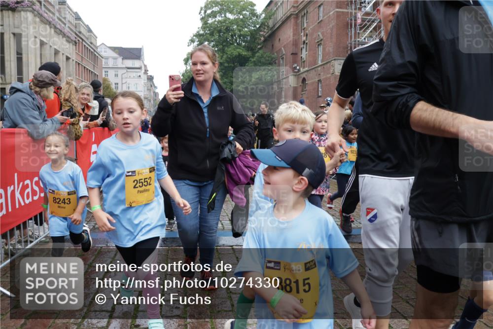 13.09.2026 - Kiel Lauf Yannick Fuchs http://msf.ph/oto/10274330 13.09.2026 08:36:50 Ziel 1031, 1128, 1470, 1808, 2581, 3098, 3809, 3887, 4697, 5667, 6145, 6357, 6479, 6813, 7153, 7633, 8662, 8771, 8995, 9251, 9591, 9762, 9958, 10438, 11853, 11935, 11945, 12317, 71, 308, 464, 465, 516, 874, 923, 1407, 1648, 1727, 1829, 1875, 2464, 3088, 3246, 3434, 3532, 3651, 3656, 3689, 3868, 4002, 4473, 4495, 4500, 5481, 5486, 5499, 5658, 5842, 6143, 6308, 6452, 6469, 6470, 6474, 6475, 6491, 6983, 7059, 7128, 7136, 9251, 5617, 7176, 71, 3434, 4002 meine-sportfotos.de