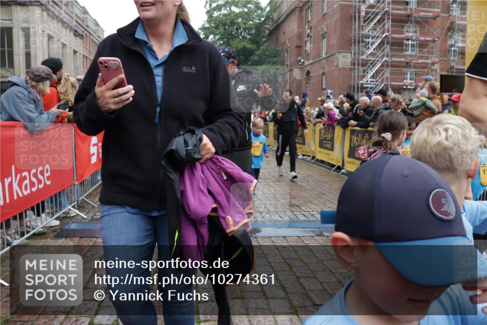 13.09.2026 - Kiel Lauf Yannick Fuchs http://msf.ph/oto/10274361 13.09.2026 08:36:50 Ziel 1031, 1128, 1470, 1808, 2581, 3098, 3809, 3887, 4697, 5667, 6145, 6357, 6479, 6813, 7153, 7633, 8662, 8771, 8995, 9251, 9591, 9762, 9958, 10438, 11853, 11935, 11945, 12317, 71, 308, 464, 465, 516, 874, 923, 1407, 1648, 1727, 1829, 1875, 2464, 3088, 3246, 3434, 3532, 3651, 3656, 3689, 3868, 4002, 4473, 4495, 4500, 5481, 5486, 5499, 5658, 5842, 6143, 6308, 6452, 6469, 6470, 6474, 6475, 6491, 6983, 7059, 7128, 7136, 9251, 5617, 7176, 71, 3434, 4002 meine-sportfotos.de