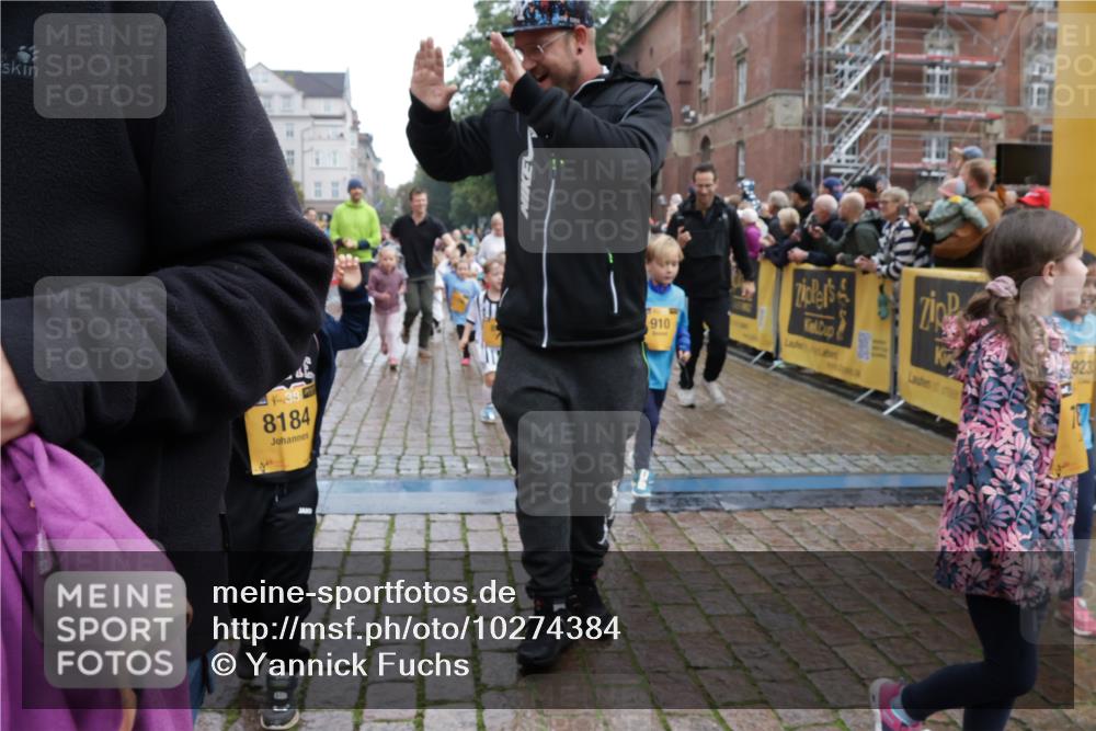 13.09.2026 - Kiel Lauf Yannick Fuchs http://msf.ph/oto/10274384 13.09.2026 08:36:51 Ziel 1031, 1128, 1470, 1808, 2581, 3098, 3809, 3887, 4697, 5667, 6145, 6357, 6479, 6813, 7153, 7633, 7784, 8662, 8771, 8995, 9591, 9762, 9958, 10438, 11853, 11935, 11945, 12317, 71, 308, 465, 516, 874, 923, 1407, 1648, 1727, 1829, 1875, 2464, 3088, 3246, 3434, 3532, 3651, 3656, 3868, 4002, 4495, 4500, 5486, 5658, 5842, 6143, 6308, 6452, 6469, 6470, 6474, 6475, 6491, 6983, 7059, 7128, 7136, 8995, 9251, 5617, 7176, 71, 3434, 4002 meine-sportfotos.de