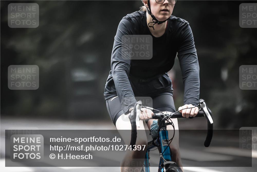 13.09.2026 - Stadtparktriathlon H.Heesch http://msf.ph/oto/10274397 13.09.2026 10:29:32 Radfahren 242, 283, 390, 400 meine-sportfotos.de