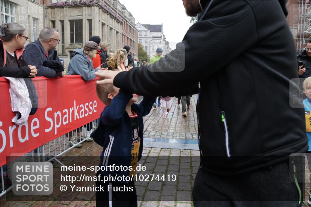13.09.2026 - Kiel Lauf Yannick Fuchs http://msf.ph/oto/10274419 13.09.2026 08:36:52 Ziel 581, 1031, 1128, 1470, 1808, 2581, 3098, 3809, 3887, 4697, 5667, 6145, 6357, 6479, 6813, 6936, 7153, 7633, 7784, 8662, 8771, 9028, 9591, 9762, 9958, 10438, 11853, 11935, 11945, 12317, 71, 308, 516, 874, 923, 1407, 1648, 1727, 1829, 1875, 2464, 3088, 3246, 3434, 3532, 3651, 3656, 3868, 4002, 4495, 4500, 5658, 5842, 6143, 6308, 6452, 6469, 6470, 6474, 6475, 6983, 7059, 7128, 7136, 8995, 9251, 5617, 7146, 7176, 71, 3434, 4002 meine-sportfotos.de