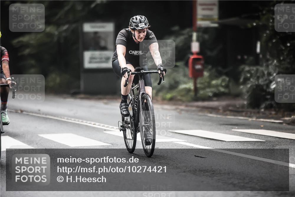 13.09.2026 - Stadtparktriathlon H.Heesch http://msf.ph/oto/10274421 13.09.2026 10:29:39 Radfahren 265, 308, 358, 390, 392 meine-sportfotos.de
