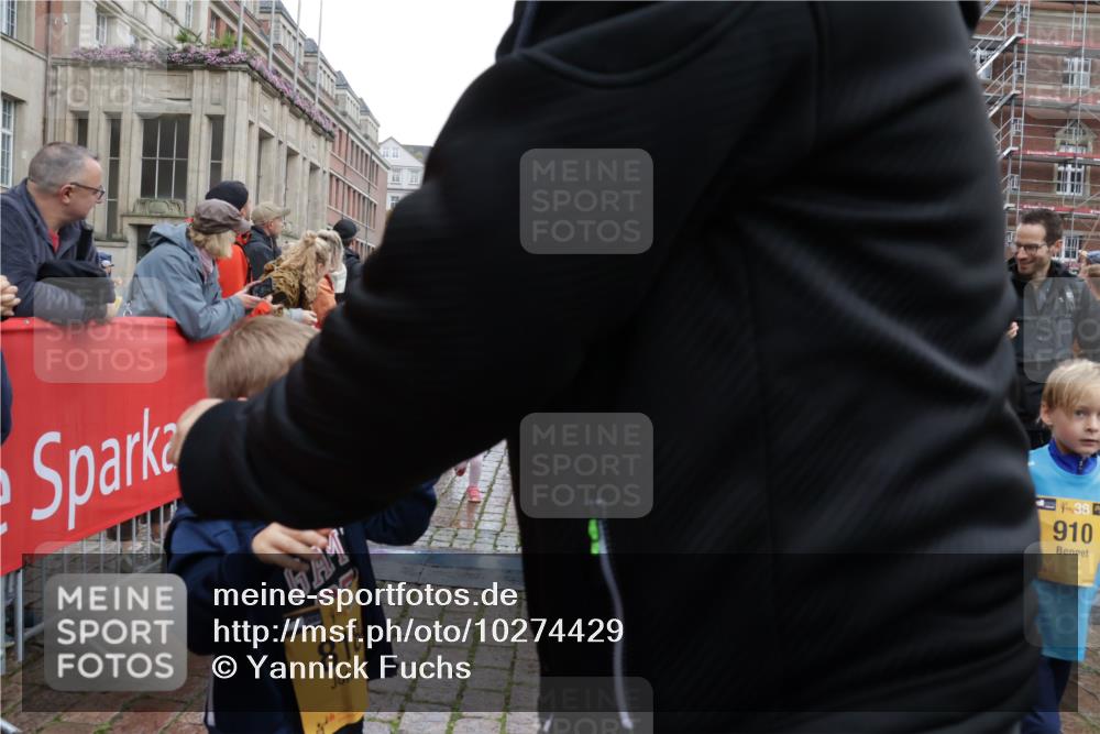 13.09.2026 - Kiel Lauf Yannick Fuchs http://msf.ph/oto/10274429 13.09.2026 08:36:52 Ziel 581, 1031, 1128, 1470, 1808, 2581, 3098, 3809, 3887, 4697, 5667, 6145, 6357, 6479, 6813, 6936, 7153, 7633, 7784, 8662, 8771, 9028, 9591, 9762, 9958, 10438, 11853, 11935, 11945, 12317, 71, 308, 516, 874, 923, 1407, 1648, 1727, 1829, 1875, 2464, 3088, 3246, 3434, 3532, 3651, 3656, 3868, 4002, 4495, 4500, 5658, 5842, 6143, 6308, 6452, 6469, 6470, 6474, 6475, 6983, 7059, 7128, 7136, 8995, 9251, 5617, 7146, 7176, 71, 3434, 4002 meine-sportfotos.de