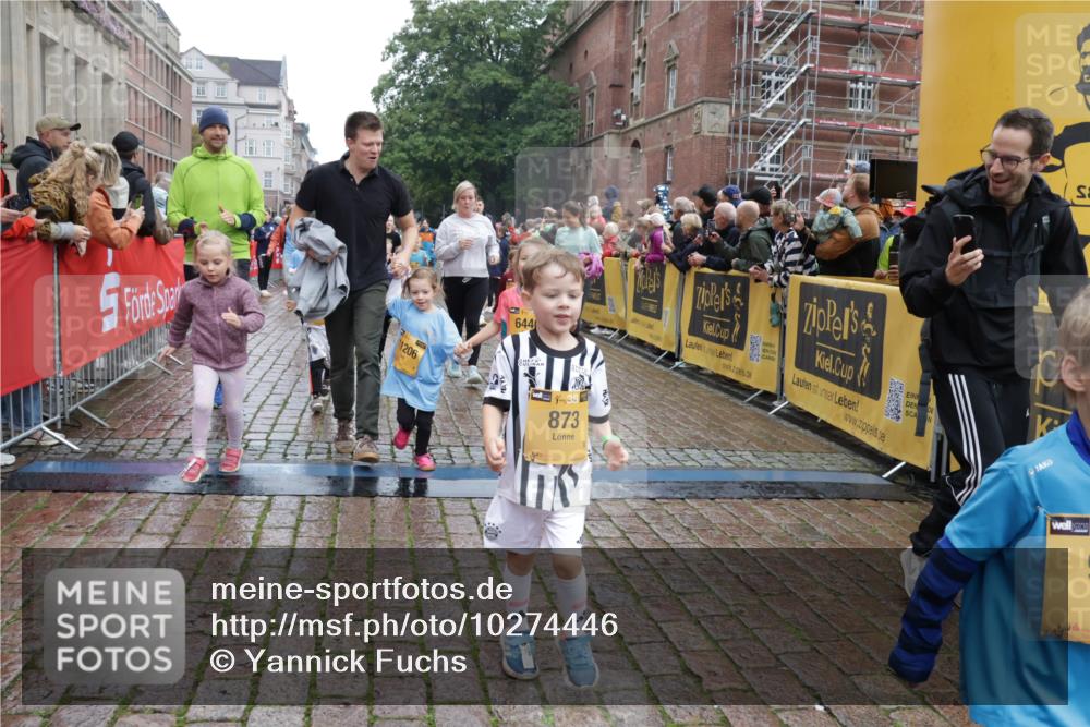 13.09.2026 - Kiel Lauf Yannick Fuchs http://msf.ph/oto/10274446 13.09.2026 08:36:53 Ziel 581, 1031, 1128, 1470, 1808, 2581, 3098, 3809, 3887, 4697, 5667, 6145, 6357, 6479, 6813, 6936, 7153, 7633, 7784, 8662, 8771, 9028, 9591, 9762, 9958, 10438, 11935, 11945, 12317, 308, 516, 874, 923, 1407, 1648, 1727, 1808, 1829, 1875, 2464, 3088, 3246, 3434, 3532, 3651, 3656, 3868, 4495, 4500, 5658, 5842, 6308, 6452, 6469, 6470, 6474, 6475, 6983, 7059, 7136, 8995, 9251, 1055, 5617, 7146, 7176, 71, 3434, 4002 meine-sportfotos.de