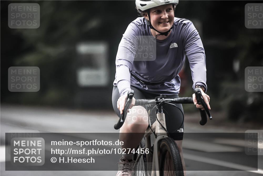 13.09.2026 - Stadtparktriathlon H.Heesch http://msf.ph/oto/10274456 13.09.2026 10:29:41 Radfahren 265, 308, 358, 390, 392 meine-sportfotos.de