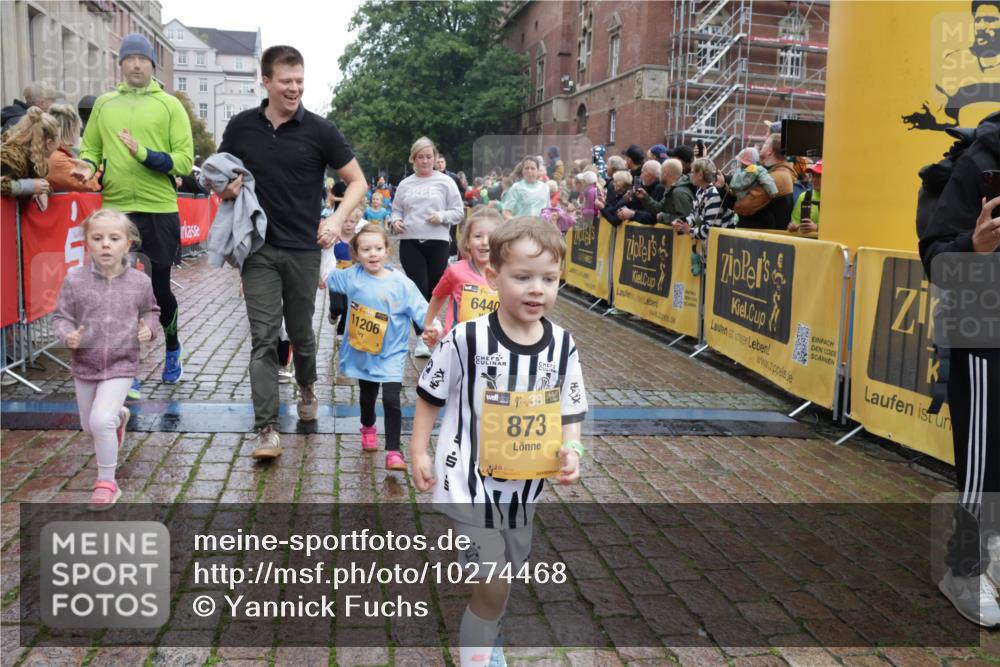 13.09.2026 - Kiel Lauf Yannick Fuchs http://msf.ph/oto/10274468 13.09.2026 08:36:54 Ziel 581, 1031, 1128, 1470, 2581, 3098, 3495, 3809, 3887, 4697, 5667, 6145, 6259, 6357, 6479, 6813, 6936, 7153, 7633, 7784, 8211, 8662, 8771, 9028, 9591, 9762, 9958, 10438, 11935, 11945, 12087, 12317, 308, 516, 874, 923, 1407, 1648, 1727, 1808, 1829, 1875, 2464, 3088, 3098, 3246, 3532, 3651, 3656, 3868, 4495, 4500, 5658, 5842, 6308, 6452, 6469, 6470, 6474, 6475, 6983, 7059, 7136, 7153, 8771, 8995, 9251, 1055, 4018, 5617, 7146, 7176, 71, 3434, 4002 meine-sportfotos.de