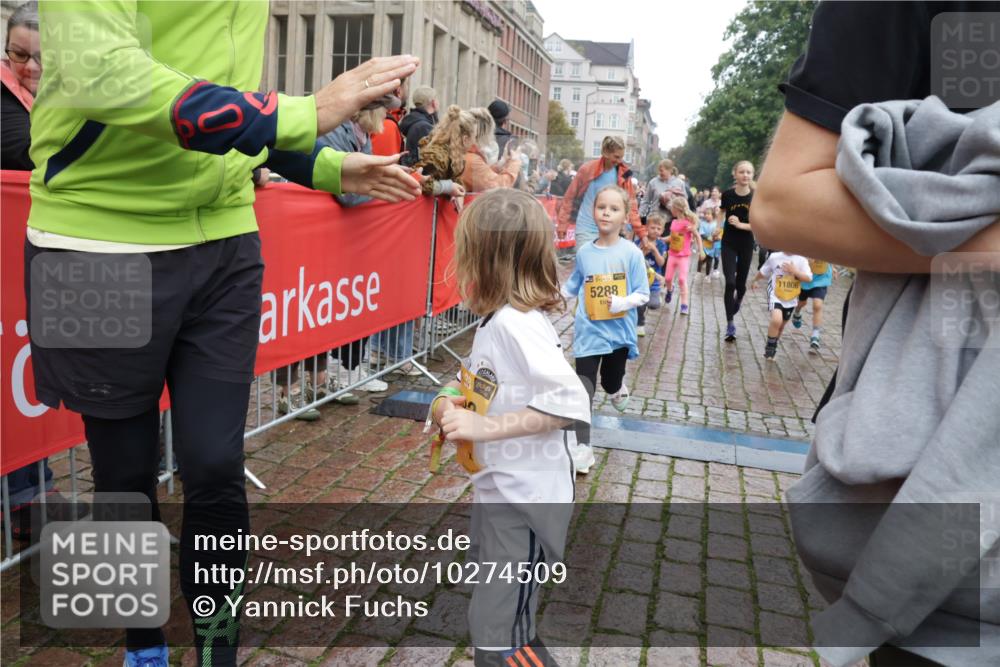 13.09.2026 - Kiel Lauf Yannick Fuchs http://msf.ph/oto/10274509 13.09.2026 08:36:56 Ziel 581, 1031, 1128, 1470, 2581, 3495, 3809, 3887, 4697, 5096, 5275, 5667, 6145, 6259, 6357, 6479, 6813, 6936, 7633, 7784, 8070, 8211, 8471, 8653, 8662, 9028, 9591, 9762, 9958, 11935, 11945, 12087, 12317, 516, 874, 1407, 1727, 1808, 1829, 1875, 2464, 3088, 3098, 3246, 3532, 3651, 3809, 3868, 3887, 4495, 4500, 5658, 5842, 6308, 6452, 6469, 6470, 6474, 6475, 6479, 6983, 7059, 7136, 7153, 8771, 8995, 9251, 9591, 9958, 1055, 2229, 4018, 5617, 7146, 7176, 71, 3434, 4002 meine-sportfotos.de