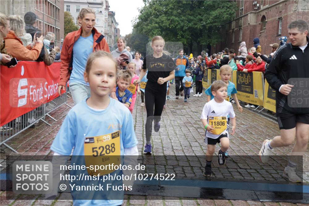 13.09.2026 - Kiel Lauf Yannick Fuchs http://msf.ph/oto/10274522 13.09.2026 08:36:56 Ziel 581, 1031, 1128, 1470, 2581, 3495, 3809, 3887, 4697, 5096, 5275, 5667, 6145, 6259, 6357, 6479, 6813, 6936, 7633, 7784, 8070, 8211, 8471, 8653, 8662, 9028, 9591, 9762, 9958, 11935, 11945, 12087, 12317, 516, 874, 1407, 1727, 1808, 1829, 1875, 2464, 3088, 3098, 3246, 3532, 3651, 3809, 3868, 3887, 4495, 4500, 5658, 5842, 6308, 6452, 6469, 6470, 6474, 6475, 6479, 6983, 7059, 7136, 7153, 8771, 8995, 9251, 9591, 9958, 1055, 2229, 4018, 5617, 7146, 7176, 71, 3434, 4002 meine-sportfotos.de