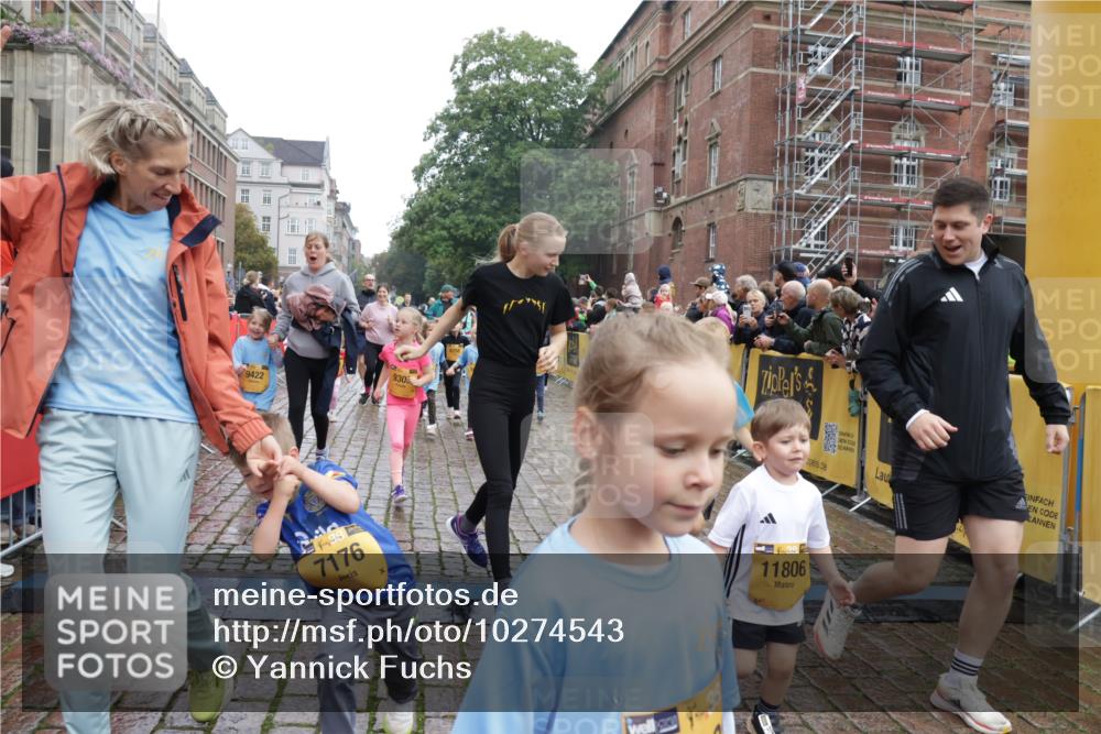 13.09.2026 - Kiel Lauf Yannick Fuchs http://msf.ph/oto/10274543 13.09.2026 08:36:57 Ziel 581, 1031, 1128, 1470, 2552, 2581, 3495, 4697, 5096, 5275, 5667, 6145, 6259, 6357, 6813, 6817, 6936, 7633, 7784, 7838, 8070, 8211, 8243, 8471, 8650, 8653, 8662, 9028, 9762, 11935, 12087, 12317, 516, 874, 1407, 1727, 1808, 1829, 1875, 2464, 3088, 3098, 3246, 3532, 3651, 3809, 3868, 3887, 4495, 4500, 5658, 6308, 6452, 6469, 6470, 6474, 6475, 6479, 6983, 7059, 7136, 7153, 8771, 8995, 9251, 9591, 9958, 1055, 2229, 4018, 4705, 5617, 7146, 7176, 71, 3434, 4002 meine-sportfotos.de