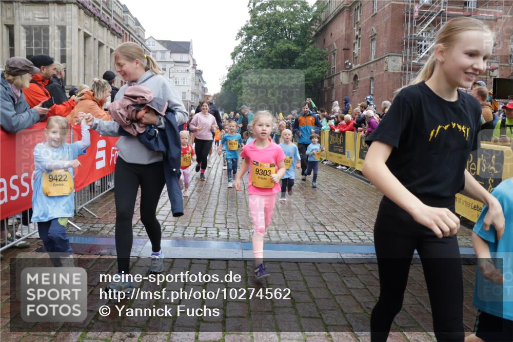 13.09.2026 - Kiel Lauf Yannick Fuchs http://msf.ph/oto/10274562 13.09.2026 08:36:59 Ziel 581, 910, 1470, 2552, 2581, 3495, 3815, 5096, 5275, 5667, 6145, 6259, 6357, 6813, 6817, 6936, 7633, 7784, 7838, 8070, 8211, 8243, 8471, 8650, 8653, 8662, 9028, 9233, 9762, 11563, 12087, 12317, 516, 874, 1031, 1128, 1407, 1470, 1727, 1808, 1829, 2464, 3088, 3098, 3246, 3532, 3651, 3809, 3868, 3887, 4697, 5658, 5667, 6308, 6452, 6469, 6470, 6474, 6475, 6479, 6983, 7059, 7136, 7153, 7633, 8771, 8995, 9251, 9591, 9958, 1055, 2229, 4018, 4705, 5617, 7146, 7176, 71, 3434, 4002 meine-sportfotos.de