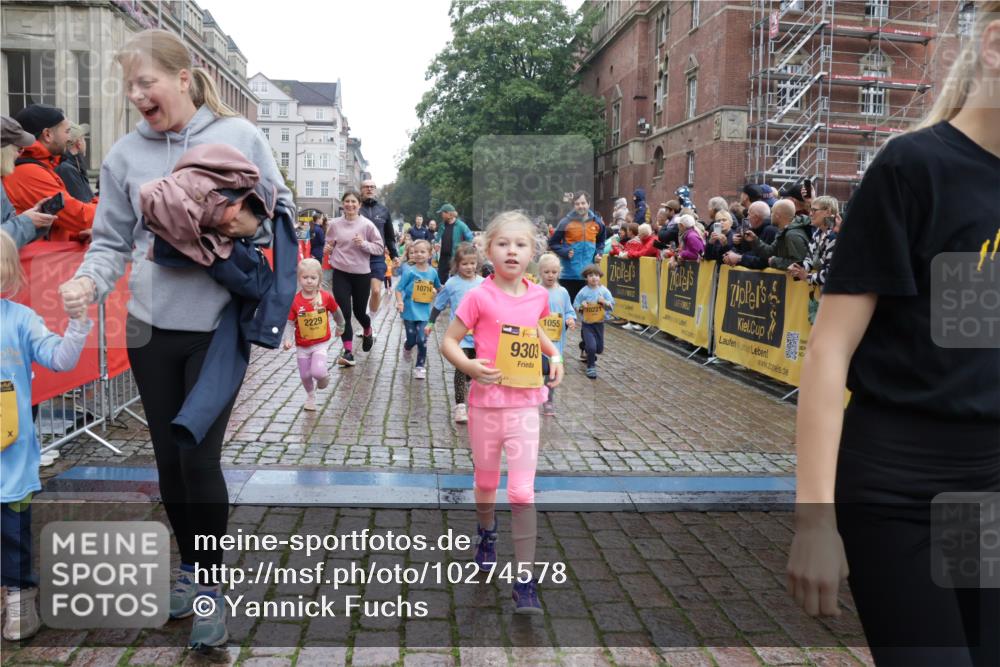 13.09.2026 - Kiel Lauf Yannick Fuchs http://msf.ph/oto/10274578 13.09.2026 08:36:59 Ziel 581, 910, 1470, 2552, 2581, 3495, 3815, 5096, 5275, 5667, 6145, 6259, 6357, 6813, 6817, 6936, 7633, 7784, 7838, 8070, 8211, 8243, 8471, 8650, 8653, 8662, 9028, 9233, 9762, 11563, 12087, 12317, 516, 874, 1031, 1128, 1407, 1470, 1727, 1808, 1829, 2464, 3088, 3098, 3246, 3532, 3651, 3809, 3868, 3887, 4697, 5658, 5667, 6308, 6452, 6469, 6470, 6474, 6475, 6479, 6983, 7059, 7136, 7153, 7633, 8771, 8995, 9251, 9591, 9958, 1055, 2229, 4018, 4705, 5617, 7146, 7176, 71, 3434, 4002 meine-sportfotos.de