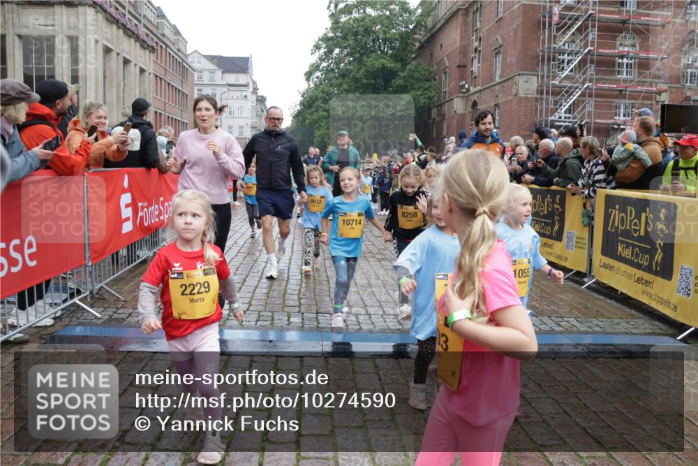 13.09.2026 - Kiel Lauf Yannick Fuchs http://msf.ph/oto/10274590 13.09.2026 08:37:00 Ziel 581, 873, 910, 2552, 2581, 3495, 3815, 5096, 5275, 6145, 6259, 6357, 6813, 6817, 6936, 7784, 7838, 8070, 8211, 8243, 8471, 8650, 8653, 8662, 9028, 9233, 9762, 11206, 11563, 12087, 12317, 516, 874, 1031, 1128, 1407, 1470, 1727, 1808, 2464, 3088, 3098, 3246, 3532, 3651, 3809, 3868, 3887, 4697, 5658, 5667, 6308, 6357, 6452, 6469, 6470, 6474, 6475, 6479, 6813, 6983, 7059, 7136, 7153, 7633, 8771, 8995, 9251, 9591, 9958, 1055, 2229, 4018, 4705, 5617, 7146, 7176, 3434 meine-sportfotos.de