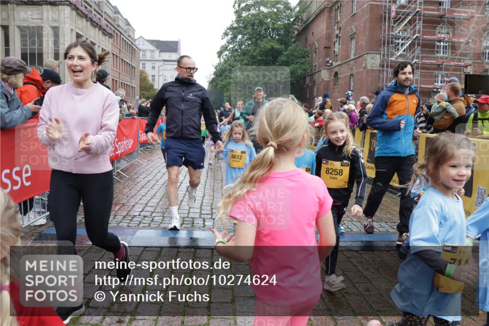 13.09.2026 - Kiel Lauf Yannick Fuchs http://msf.ph/oto/10274624 13.09.2026 08:37:01 Ziel 581, 873, 910, 2552, 2581, 3495, 3815, 5096, 5275, 6145, 6259, 6440, 6817, 6936, 7784, 7838, 8070, 8211, 8243, 8471, 8650, 8653, 8662, 9028, 9233, 9762, 11206, 11563, 11800, 12087, 12317, 516, 874, 1031, 1128, 1407, 1470, 1727, 1808, 2464, 2581, 3088, 3098, 3246, 3532, 3651, 3809, 3868, 3887, 4697, 5658, 5667, 6145, 6308, 6357, 6452, 6469, 6470, 6474, 6475, 6479, 6813, 6983, 7059, 7136, 7153, 7633, 8662, 8771, 8995, 9251, 9591, 9958, 1055, 2229, 4018, 4705, 5617, 7146, 7176 meine-sportfotos.de