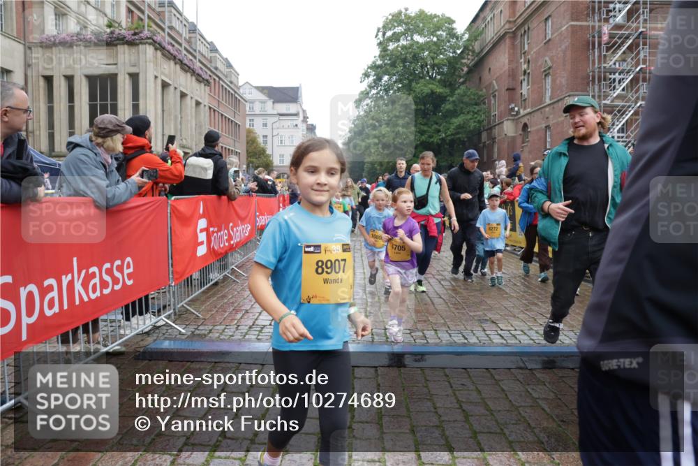 13.09.2026 - Kiel Lauf Yannick Fuchs http://msf.ph/oto/10274689 13.09.2026 08:37:04 Ziel 82, 581, 873, 910, 1283, 2552, 3495, 3815, 5096, 5275, 5288, 6259, 6440, 6817, 6936, 7784, 7838, 8070, 8184, 8211, 8243, 8471, 8650, 8653, 9028, 9233, 9586, 9762, 11206, 11563, 11800, 12087, 874, 1031, 1128, 1407, 1470, 1727, 1808, 2464, 2581, 3088, 3098, 3246, 3651, 3809, 3868, 3887, 4697, 5667, 6145, 6308, 6357, 6452, 6469, 6470, 6474, 6475, 6479, 6813, 6983, 7059, 7153, 7633, 8662, 8771, 8995, 9251, 9591, 9762, 9958, 1055, 2229, 4018, 4705, 5617, 7146, 7176 meine-sportfotos.de