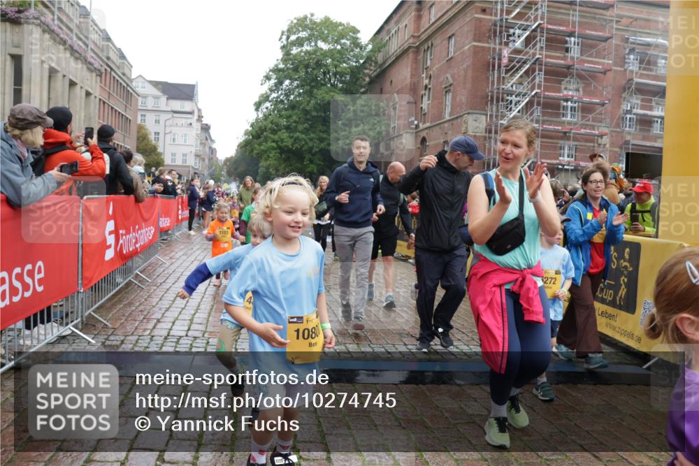 13.09.2026 - Kiel Lauf Yannick Fuchs http://msf.ph/oto/10274745 13.09.2026 08:37:06 Ziel 82, 581, 873, 910, 1283, 2552, 3495, 3815, 5096, 5275, 5288, 5617, 6259, 6440, 6817, 6936, 7176, 7784, 7838, 8070, 8184, 8211, 8243, 8471, 8650, 8653, 9028, 9233, 9303, 9422, 9586, 11206, 11563, 11800, 11806, 12087, 1031, 1128, 1470, 1727, 1808, 2464, 2581, 3088, 3098, 3246, 3651, 3809, 3868, 3887, 4697, 5667, 6145, 6308, 6357, 6452, 6469, 6474, 6475, 6479, 6813, 6983, 7059, 7153, 7633, 7784, 8662, 8771, 8995, 9251, 9591, 9762, 9958, 1055, 2229, 4018, 4705, 7146 meine-sportfotos.de