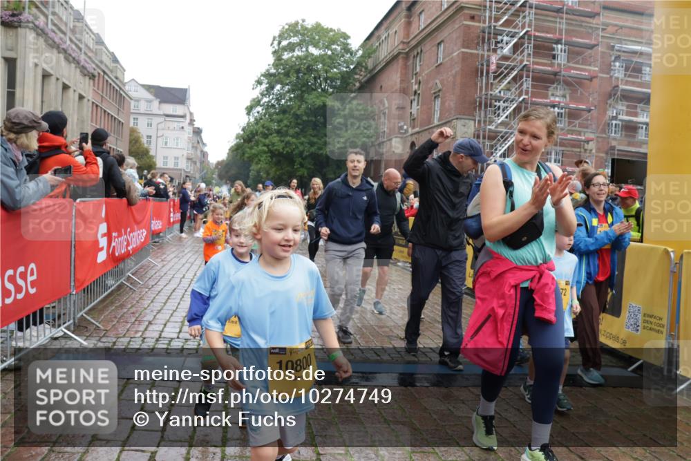 13.09.2026 - Kiel Lauf Yannick Fuchs http://msf.ph/oto/10274749 13.09.2026 08:37:06 Ziel 82, 581, 873, 910, 1283, 2552, 3495, 3815, 5096, 5275, 5288, 5617, 6259, 6440, 6817, 6936, 7176, 7784, 7838, 8070, 8184, 8211, 8243, 8471, 8650, 8653, 9028, 9233, 9303, 9422, 9586, 11206, 11563, 11800, 11806, 12087, 1031, 1128, 1470, 1727, 1808, 2464, 2581, 3088, 3098, 3246, 3651, 3809, 3868, 3887, 4697, 5667, 6145, 6308, 6357, 6452, 6469, 6474, 6475, 6479, 6813, 6983, 7059, 7153, 7633, 7784, 8662, 8771, 8995, 9251, 9591, 9762, 9958, 1055, 2229, 4018, 4705, 7146 meine-sportfotos.de