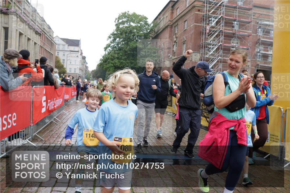 13.09.2026 - Kiel Lauf Yannick Fuchs http://msf.ph/oto/10274753 13.09.2026 08:37:06 Ziel 82, 581, 873, 910, 1283, 2552, 3495, 3815, 5096, 5275, 5288, 5617, 6259, 6440, 6817, 6936, 7176, 7784, 7838, 8070, 8184, 8211, 8243, 8471, 8650, 8653, 9028, 9233, 9303, 9422, 9586, 11206, 11563, 11800, 11806, 12087, 1031, 1128, 1470, 1727, 1808, 2464, 2581, 3088, 3098, 3246, 3651, 3809, 3868, 3887, 4697, 5667, 6145, 6308, 6357, 6452, 6469, 6474, 6475, 6479, 6813, 6983, 7059, 7153, 7633, 7784, 8662, 8771, 8995, 9251, 9591, 9762, 9958, 1055, 2229, 4018, 4705, 7146 meine-sportfotos.de