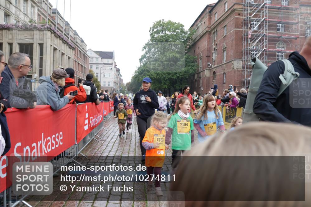 13.09.2026 - Kiel Lauf Yannick Fuchs http://msf.ph/oto/10274811 13.09.2026 08:37:09 Ziel 82, 873, 910, 1055, 1283, 2552, 3495, 3815, 4018, 5096, 5275, 5288, 5617, 6259, 6440, 6817, 7146, 7176, 7838, 8070, 8184, 8211, 8243, 8258, 8471, 8612, 8650, 8653, 9233, 9303, 9422, 9586, 10221, 10714, 11206, 11563, 11800, 11806, 12087, 581, 1031, 1128, 1470, 1808, 2464, 2581, 3088, 3098, 3495, 3651, 3809, 3887, 4697, 5667, 6145, 6259, 6357, 6479, 6813, 6936, 6983, 7059, 7153, 7633, 7784, 8211, 8662, 8771, 8995, 9028, 9251, 9591, 9762, 9958, 2229, 4705 meine-sportfotos.de