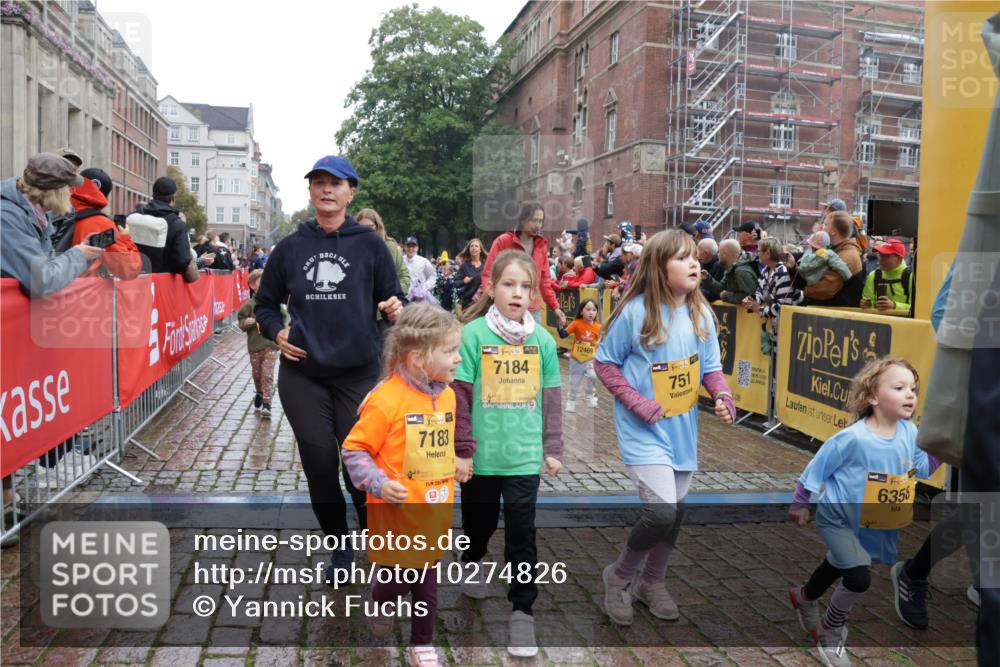 13.09.2026 - Kiel Lauf Yannick Fuchs http://msf.ph/oto/10274826 13.09.2026 08:37:09 Ziel 82, 873, 910, 1055, 1283, 2552, 3495, 3815, 4018, 5096, 5275, 5288, 5617, 6259, 6440, 6817, 7146, 7176, 7838, 8070, 8184, 8211, 8243, 8258, 8471, 8612, 8650, 8653, 9233, 9303, 9422, 9586, 10221, 10714, 11206, 11563, 11800, 11806, 12087, 581, 1031, 1128, 1470, 1808, 2464, 2581, 3088, 3098, 3495, 3651, 3809, 3887, 4697, 5667, 6145, 6259, 6357, 6479, 6813, 6936, 6983, 7059, 7153, 7633, 7784, 8211, 8662, 8771, 8995, 9028, 9251, 9591, 9762, 9958, 2229, 4705 meine-sportfotos.de