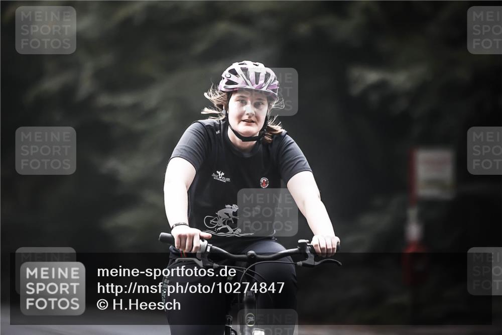 13.09.2026 - Stadtparktriathlon H.Heesch http://msf.ph/oto/10274847 13.09.2026 10:30:58 Radfahren 307, 357, 422, 428, 457 meine-sportfotos.de