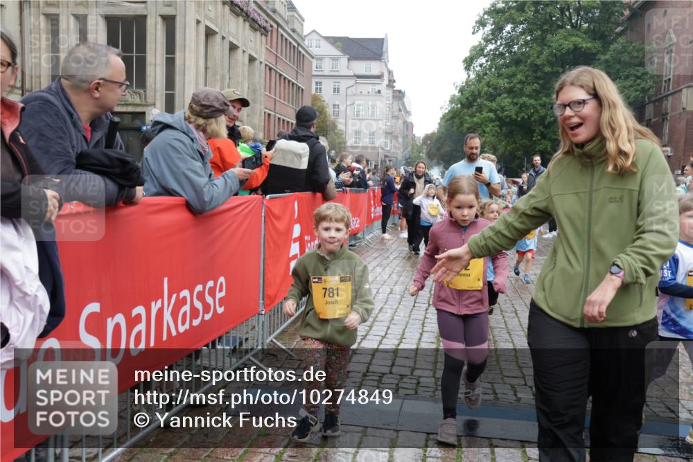 13.09.2026 - Kiel Lauf Yannick Fuchs http://msf.ph/oto/10274849 13.09.2026 08:37:11 Ziel 82, 873, 910, 1055, 1283, 2229, 2552, 3815, 4018, 5288, 5617, 6440, 6817, 7146, 7176, 7838, 8070, 8184, 8243, 8258, 8612, 8650, 8653, 8907, 9233, 9303, 9422, 9586, 10221, 10714, 11206, 11563, 11800, 11806, 581, 1031, 1128, 1470, 1808, 2464, 2581, 3088, 3098, 3495, 3651, 3809, 3887, 4697, 5096, 5275, 5667, 6145, 6259, 6357, 6479, 6813, 6936, 6983, 7059, 7153, 7633, 7784, 8070, 8211, 8471, 8653, 8662, 8771, 8995, 9028, 9251, 9591, 9762, 9958, 4705 meine-sportfotos.de