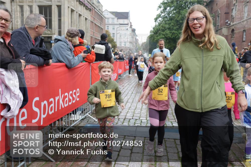 13.09.2026 - Kiel Lauf Yannick Fuchs http://msf.ph/oto/10274853 13.09.2026 08:37:12 Ziel 82, 873, 910, 1055, 1283, 2229, 2552, 3815, 4018, 4705, 5288, 5617, 6440, 6817, 7146, 7176, 7838, 8184, 8243, 8258, 8612, 8650, 8907, 9233, 9303, 9422, 9586, 10221, 10714, 11206, 11236, 11563, 11800, 11806, 581, 1031, 1128, 1470, 1808, 2464, 2552, 2581, 3088, 3098, 3495, 3651, 3809, 3887, 4697, 5096, 5275, 5667, 6145, 6259, 6357, 6479, 6813, 6817, 6936, 6983, 7059, 7153, 7633, 7784, 7838, 8070, 8211, 8243, 8471, 8650, 8653, 8662, 8771, 8995, 9028, 9251, 9591, 9762, 9958 meine-sportfotos.de