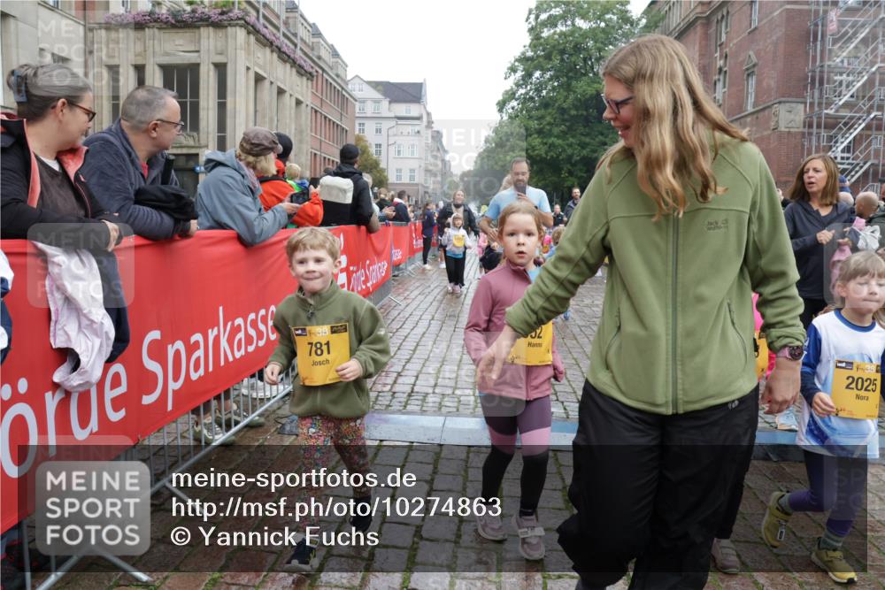 13.09.2026 - Kiel Lauf Yannick Fuchs http://msf.ph/oto/10274863 13.09.2026 08:37:12 Ziel 82, 873, 910, 1055, 1283, 2229, 2552, 3815, 4018, 4705, 5288, 5617, 6440, 6817, 7146, 7176, 7838, 8184, 8243, 8258, 8612, 8650, 8907, 9233, 9303, 9422, 9586, 10221, 10714, 11206, 11236, 11563, 11800, 11806, 581, 1031, 1128, 1470, 1808, 2464, 2552, 2581, 3088, 3098, 3495, 3651, 3809, 3887, 4697, 5096, 5275, 5667, 6145, 6259, 6357, 6479, 6813, 6817, 6936, 6983, 7059, 7153, 7633, 7784, 7838, 8070, 8211, 8243, 8471, 8650, 8653, 8662, 8771, 8995, 9028, 9251, 9591, 9762, 9958 meine-sportfotos.de