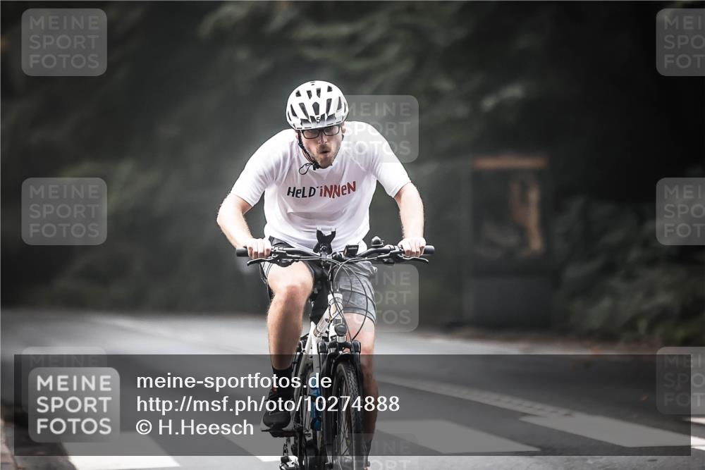 13.09.2026 - Stadtparktriathlon H.Heesch http://msf.ph/oto/10274888 13.09.2026 10:31:15 Radfahren 252, 296, 326 meine-sportfotos.de