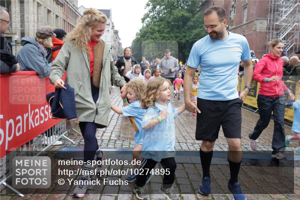 13.09.2026 - Kiel Lauf Yannick Fuchs http://msf.ph/oto/10274895 13.09.2026 08:37:15 Ziel 82, 873, 1055, 1283, 2229, 3252, 4018, 4705, 5288, 5617, 5722, 6272, 6440, 7146, 7176, 7184, 8184, 8258, 8612, 8907, 9303, 9422, 9586, 10221, 10714, 10800, 11206, 11236, 11487, 11800, 11806, 581, 873, 910, 1031, 1128, 1470, 1808, 2552, 2581, 3098, 3495, 3809, 3815, 3887, 4697, 5096, 5275, 5667, 6145, 6259, 6357, 6479, 6813, 6817, 6936, 7153, 7633, 7784, 7838, 8070, 8211, 8243, 8471, 8650, 8653, 8662, 8771, 8995, 9028, 9233, 9251, 9591, 9762, 9958, 11206, 11563 meine-sportfotos.de