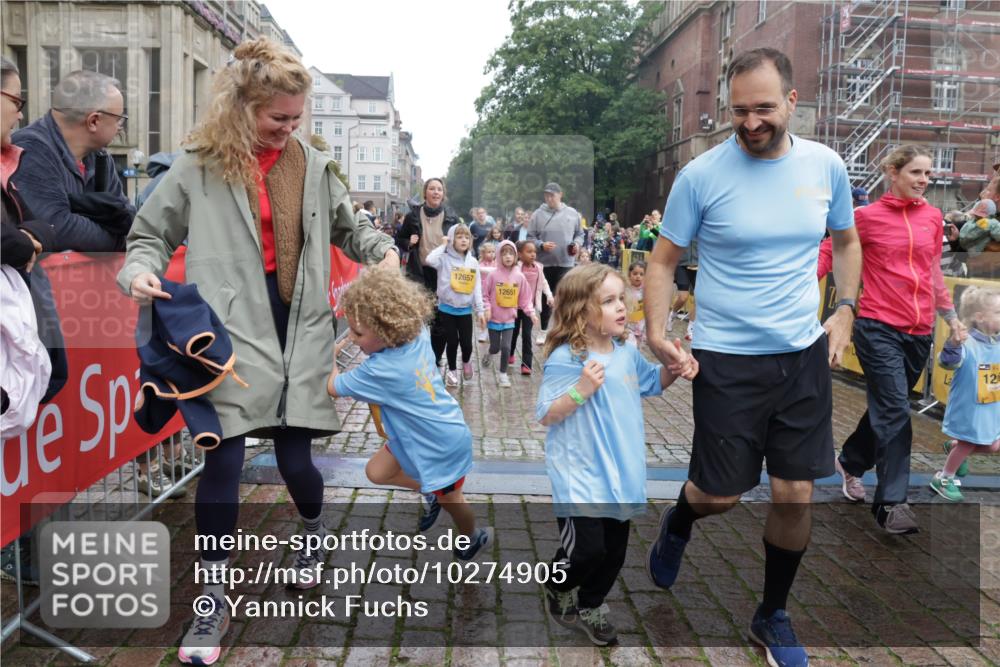 13.09.2026 - Kiel Lauf Yannick Fuchs http://msf.ph/oto/10274905 13.09.2026 08:37:15 Ziel 82, 873, 1055, 1283, 2229, 3252, 4018, 4705, 5288, 5617, 5722, 6272, 6440, 7146, 7176, 7184, 8184, 8258, 8612, 8907, 9303, 9422, 9586, 10221, 10714, 10800, 11206, 11236, 11487, 11800, 11806, 581, 873, 910, 1031, 1128, 1470, 1808, 2552, 2581, 3098, 3495, 3809, 3815, 3887, 4697, 5096, 5275, 5667, 6145, 6259, 6357, 6479, 6813, 6817, 6936, 7153, 7633, 7784, 7838, 8070, 8211, 8243, 8471, 8650, 8653, 8662, 8771, 8995, 9028, 9233, 9251, 9591, 9762, 9958, 11206, 11563 meine-sportfotos.de