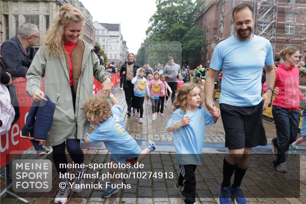 13.09.2026 - Kiel Lauf Yannick Fuchs http://msf.ph/oto/10274913 13.09.2026 08:37:15 Ziel 82, 873, 1055, 1283, 2229, 3252, 4018, 4705, 5288, 5617, 5722, 6272, 6440, 7146, 7176, 7184, 8184, 8258, 8612, 8907, 9303, 9422, 9586, 10221, 10714, 10800, 11206, 11236, 11487, 11800, 11806, 581, 873, 910, 1031, 1128, 1470, 1808, 2552, 2581, 3098, 3495, 3809, 3815, 3887, 4697, 5096, 5275, 5667, 6145, 6259, 6357, 6479, 6813, 6817, 6936, 7153, 7633, 7784, 7838, 8070, 8211, 8243, 8471, 8650, 8653, 8662, 8771, 8995, 9028, 9233, 9251, 9591, 9762, 9958, 11206, 11563 meine-sportfotos.de